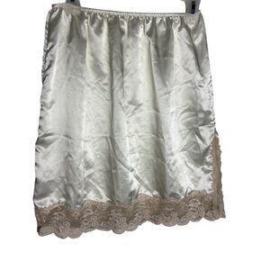 Vintage ivory satin with nude lace trim half slip size Large